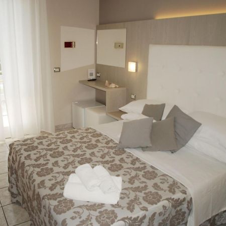Hotel Stefan Room & Breakfast Гатео а Маре Екстериор снимка