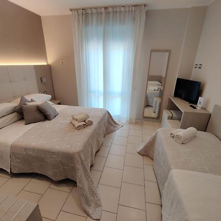 Hotel Stefan Room & Breakfast Гатео а Маре Екстериор снимка