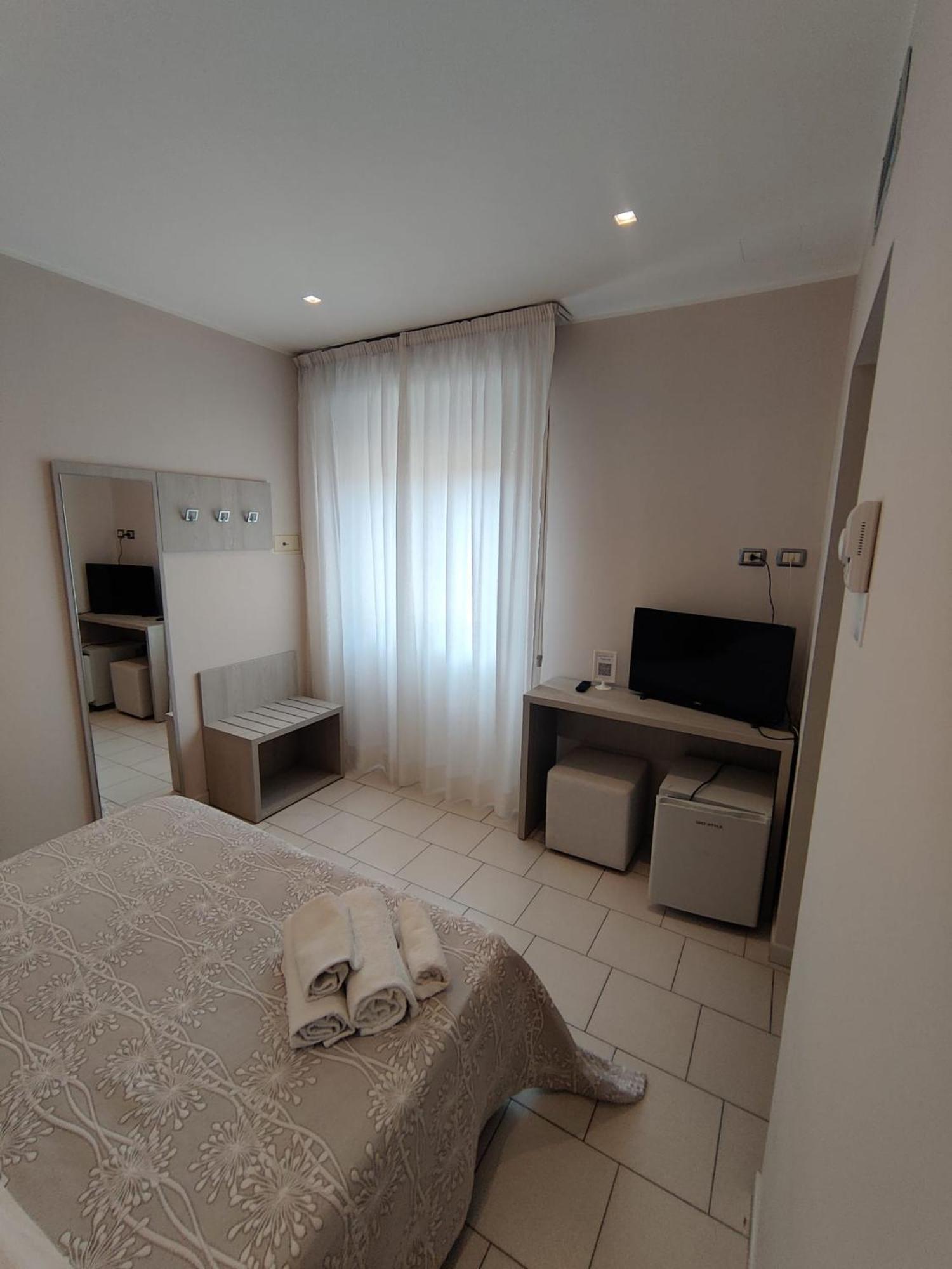 Hotel Stefan Room & Breakfast Гатео а Маре Екстериор снимка