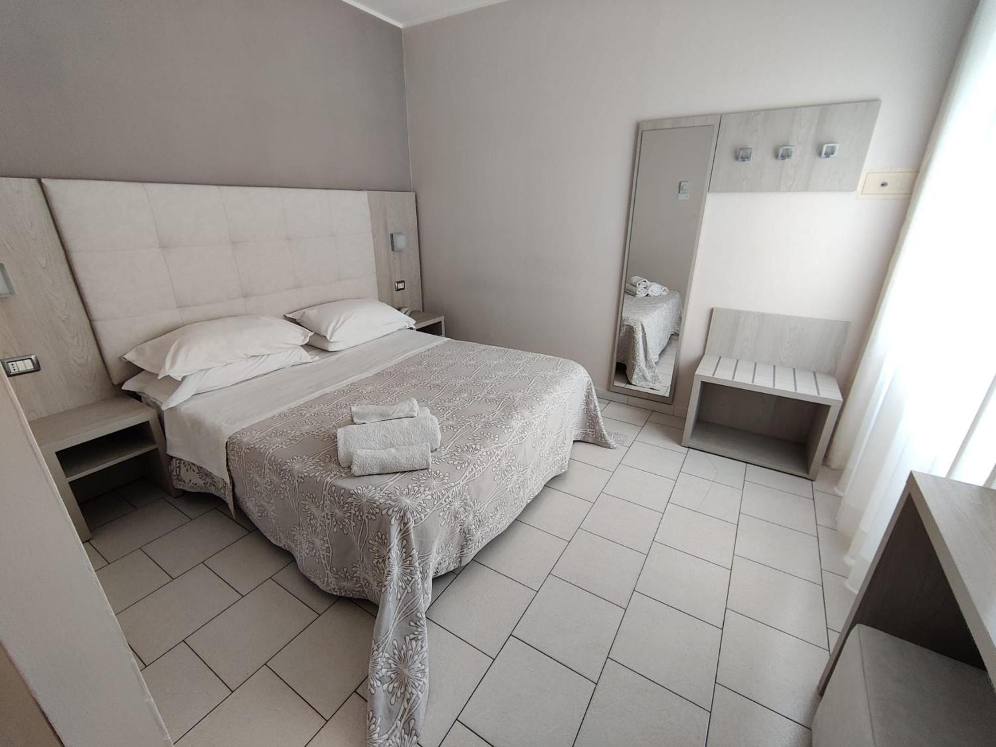 Hotel Stefan Room & Breakfast Гатео а Маре Екстериор снимка