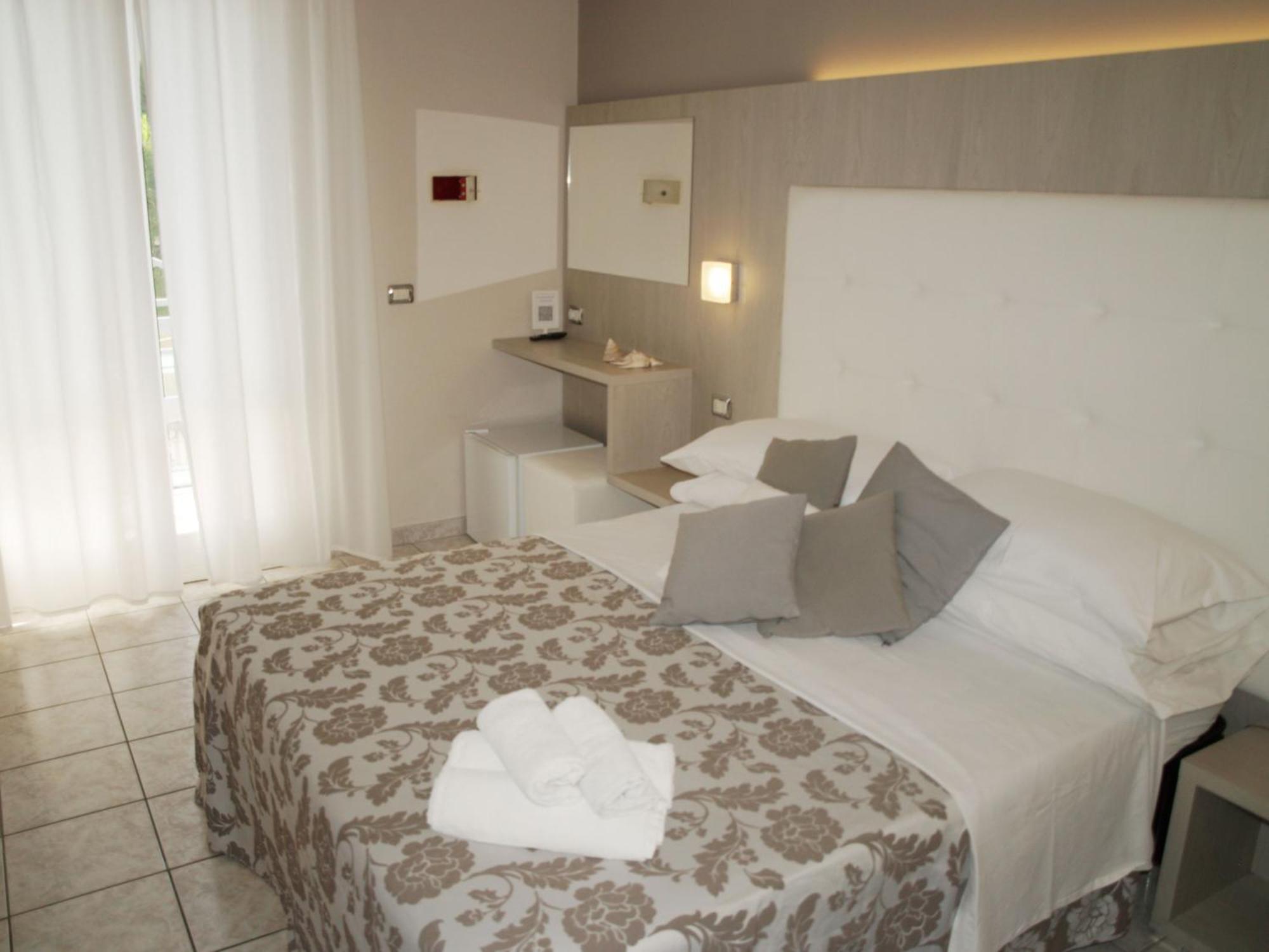 Hotel Stefan Room & Breakfast Гатео а Маре Екстериор снимка