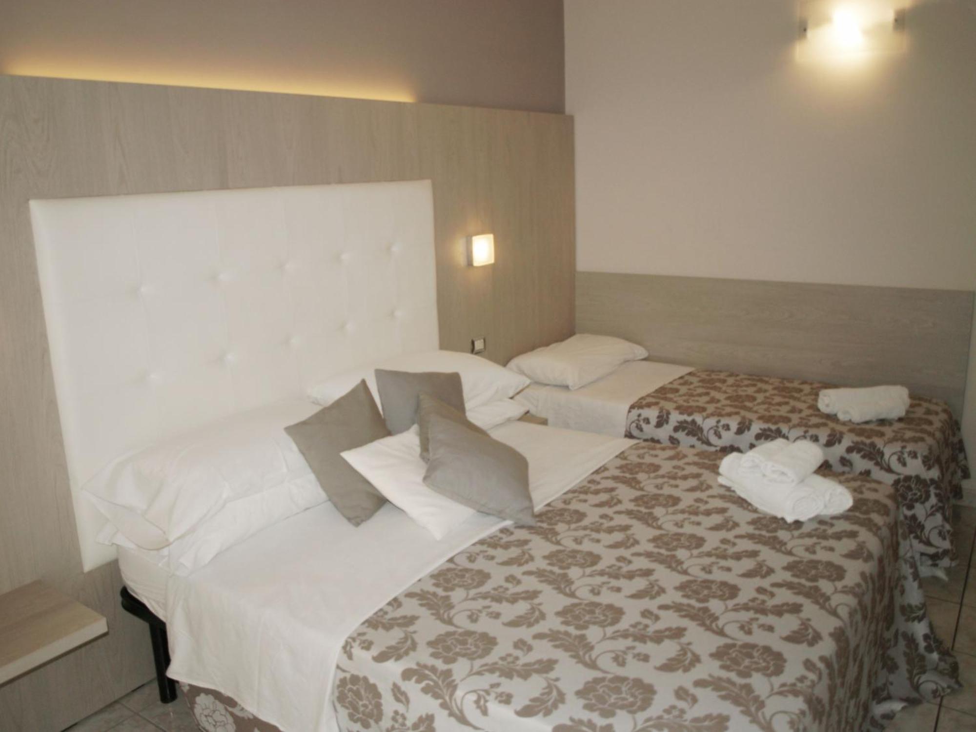 Hotel Stefan Room & Breakfast Гатео а Маре Екстериор снимка
