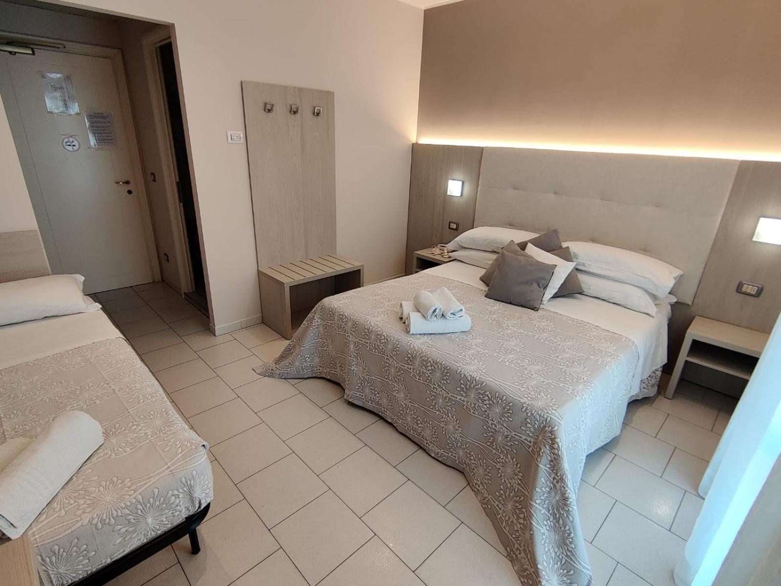 Hotel Stefan Room & Breakfast Гатео а Маре Екстериор снимка