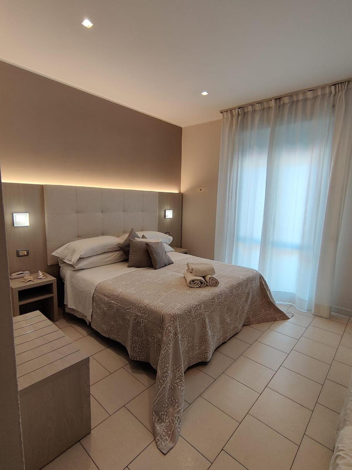 Hotel Stefan Room & Breakfast Гатео а Маре Екстериор снимка