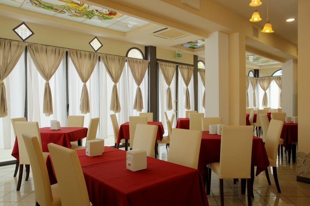 Hotel Stefan Room & Breakfast Гатео а Маре Екстериор снимка