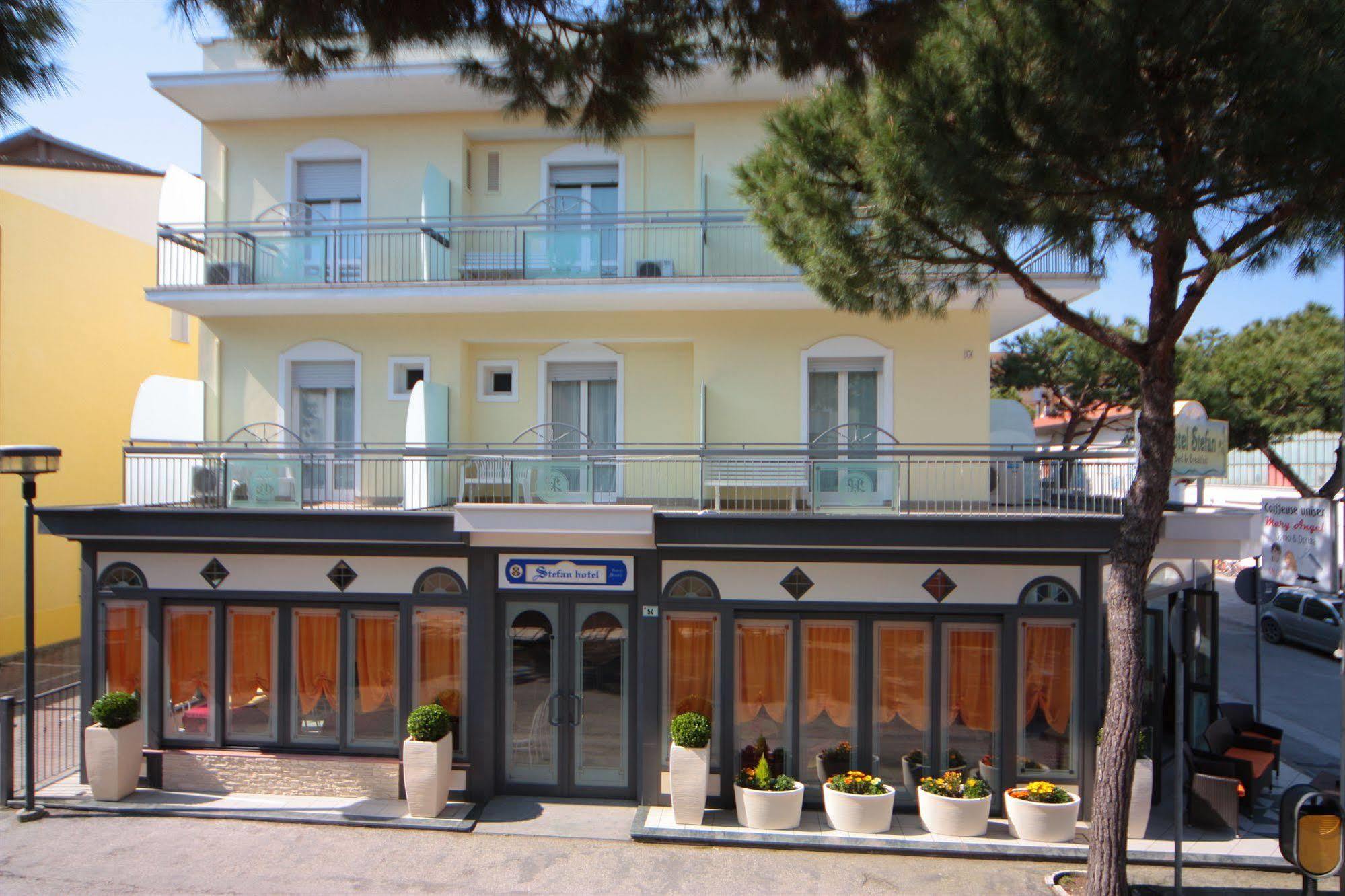 Hotel Stefan Room & Breakfast Гатео а Маре Екстериор снимка