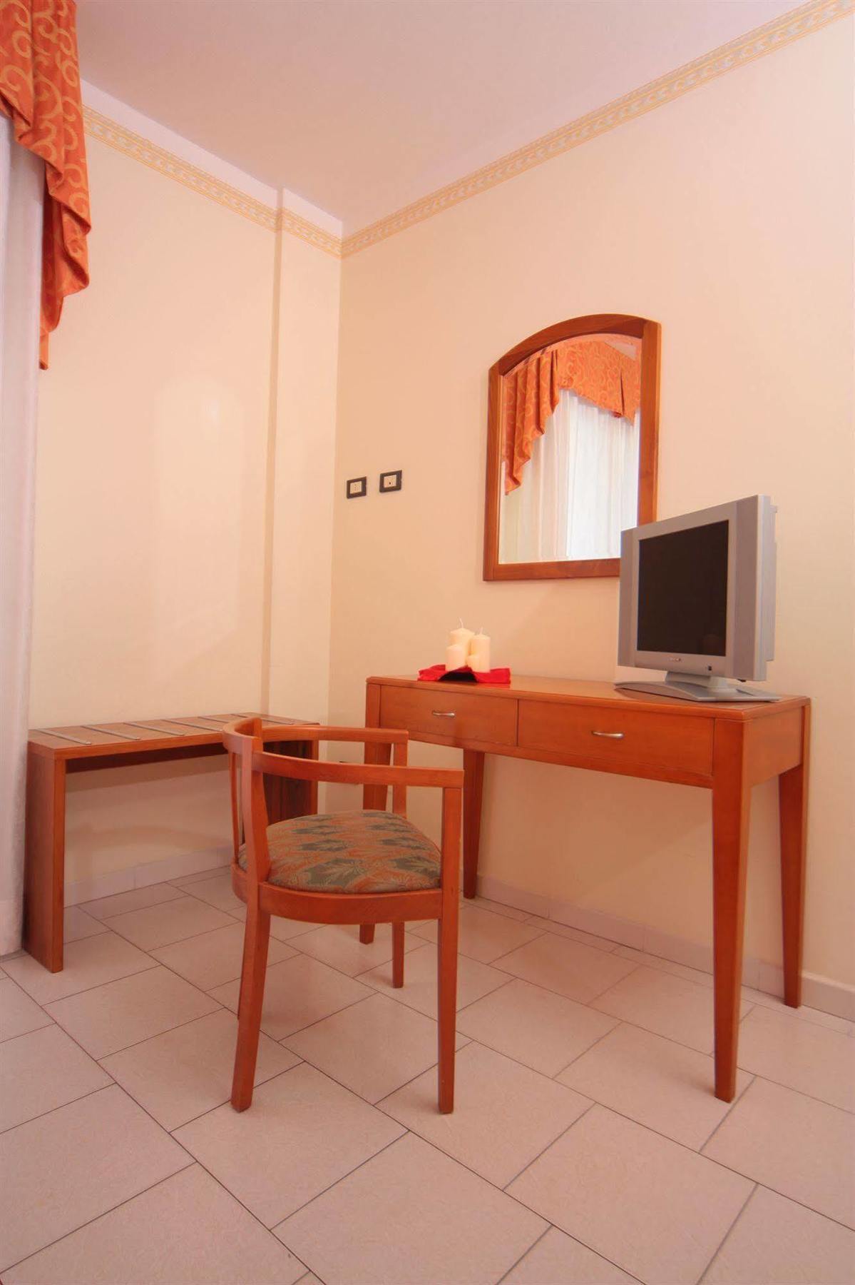 Hotel Stefan Room & Breakfast Гатео а Маре Екстериор снимка