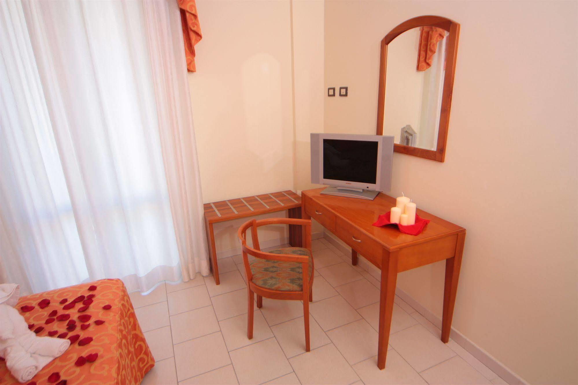 Hotel Stefan Room & Breakfast Гатео а Маре Екстериор снимка