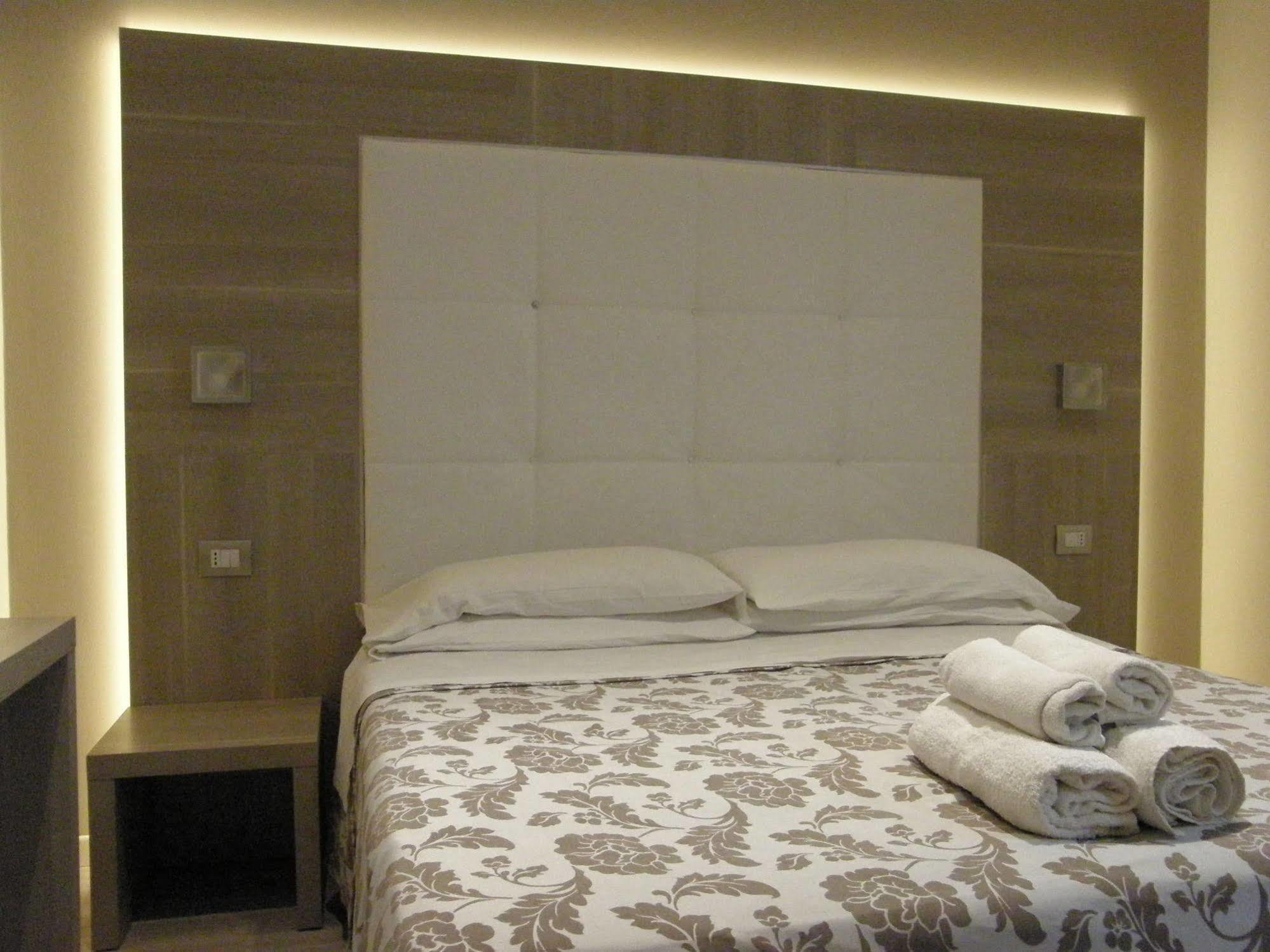 Hotel Stefan Room & Breakfast Гатео а Маре Екстериор снимка
