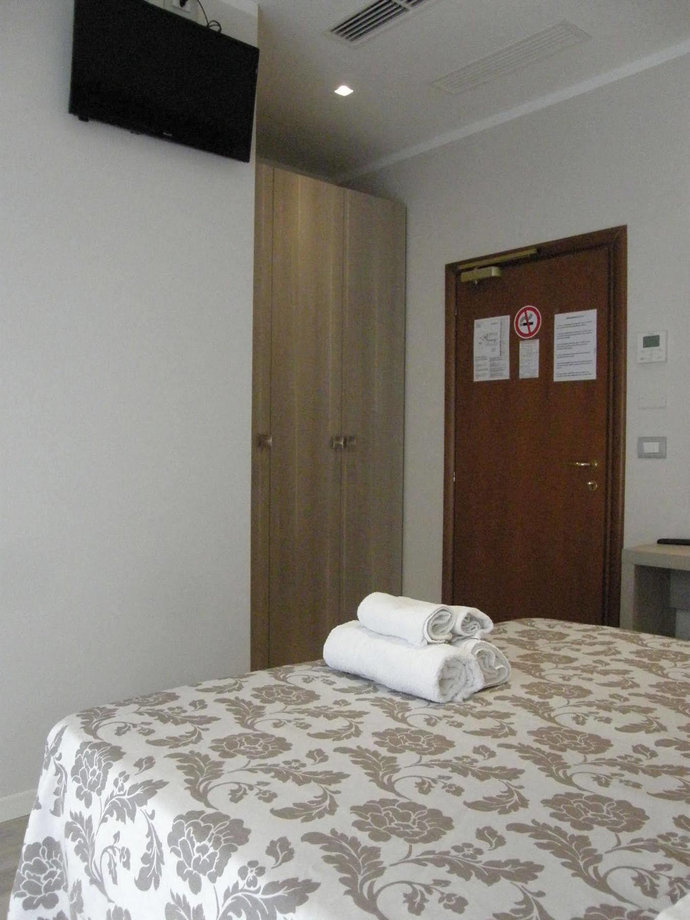 Hotel Stefan Room & Breakfast Гатео а Маре Екстериор снимка