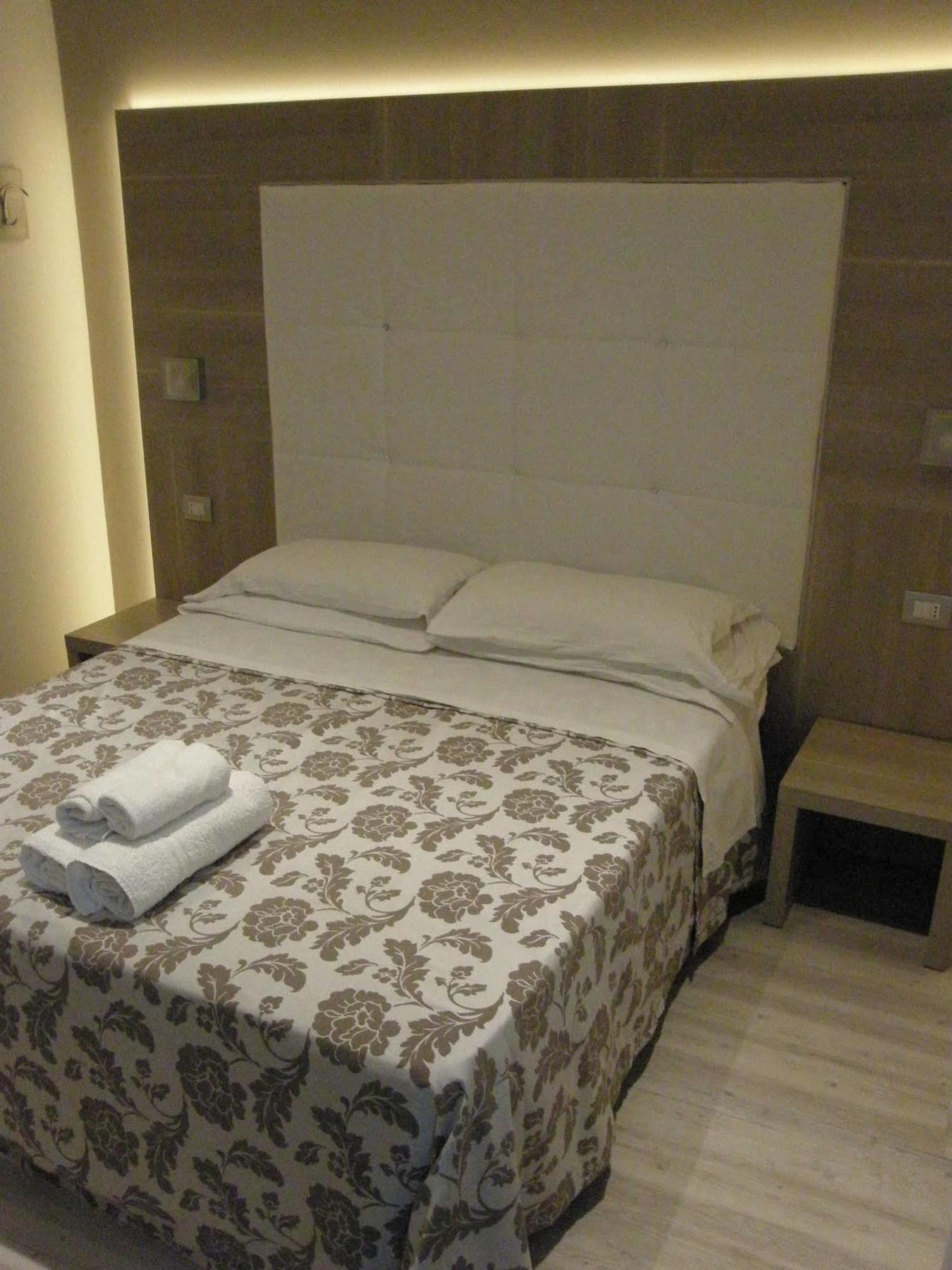 Hotel Stefan Room & Breakfast Гатео а Маре Екстериор снимка