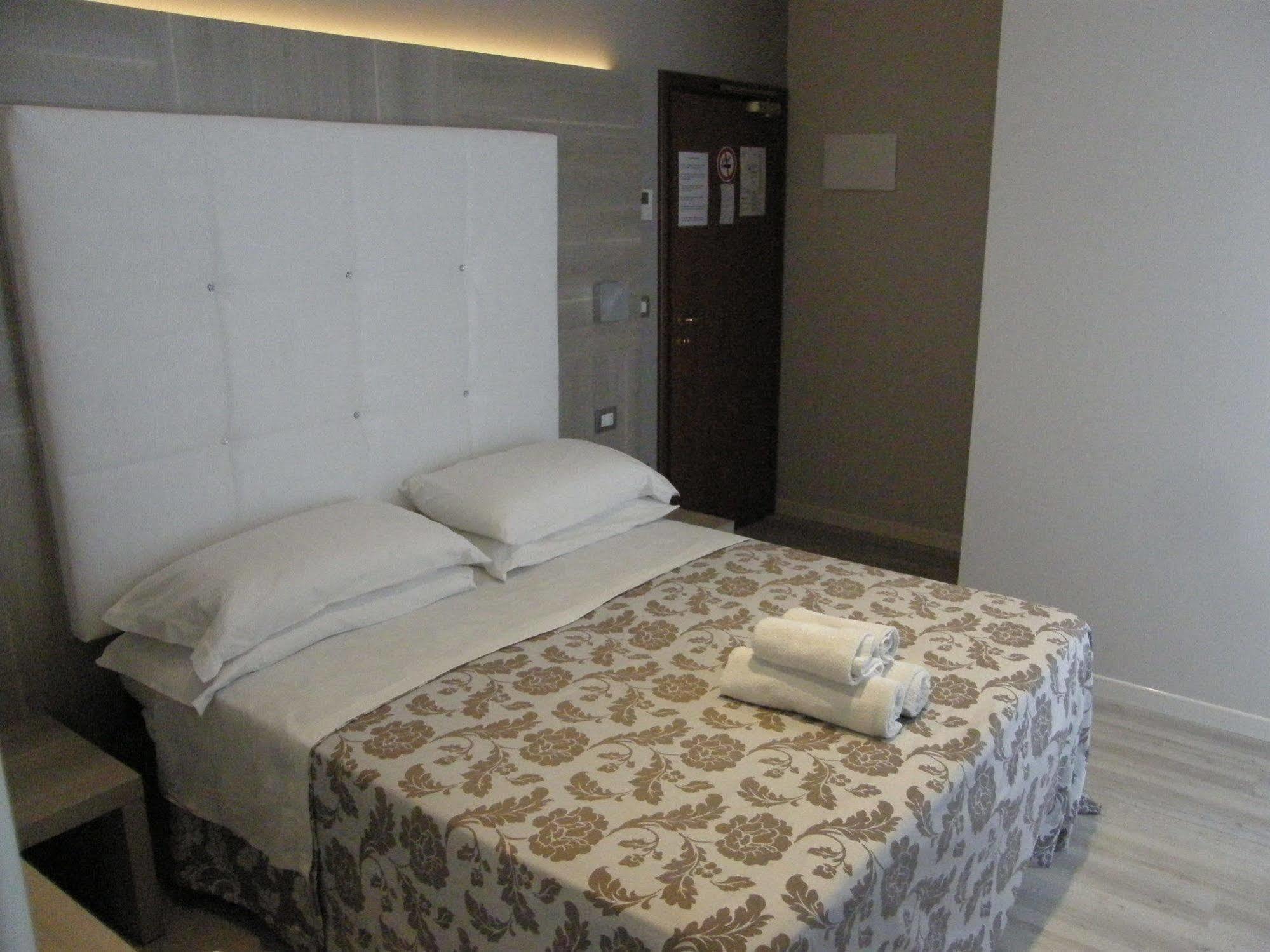 Hotel Stefan Room & Breakfast Гатео а Маре Екстериор снимка