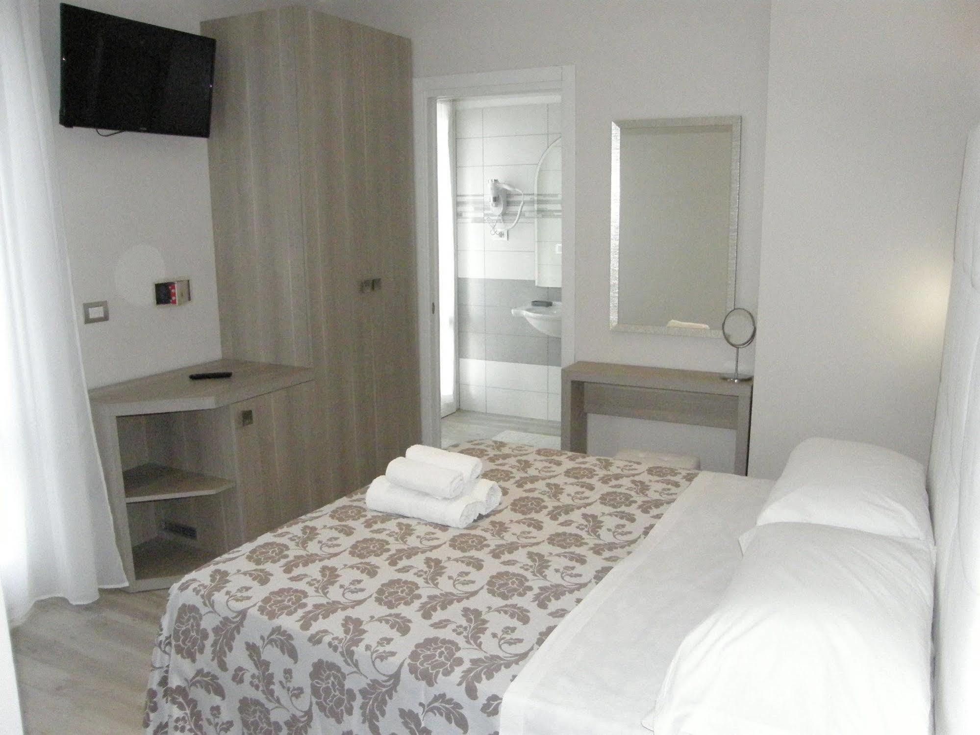 Hotel Stefan Room & Breakfast Гатео а Маре Екстериор снимка