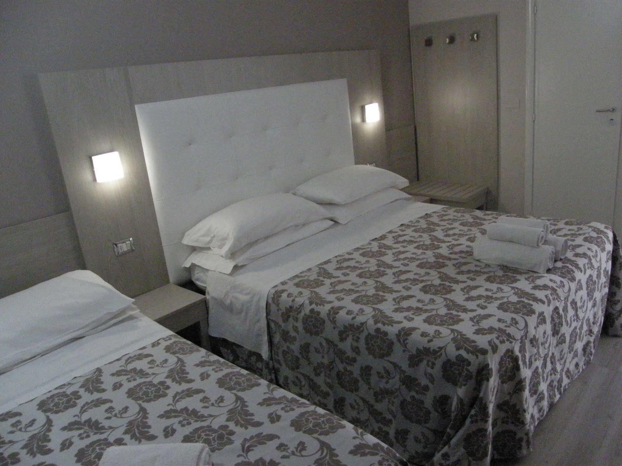 Hotel Stefan Room & Breakfast Гатео а Маре Екстериор снимка