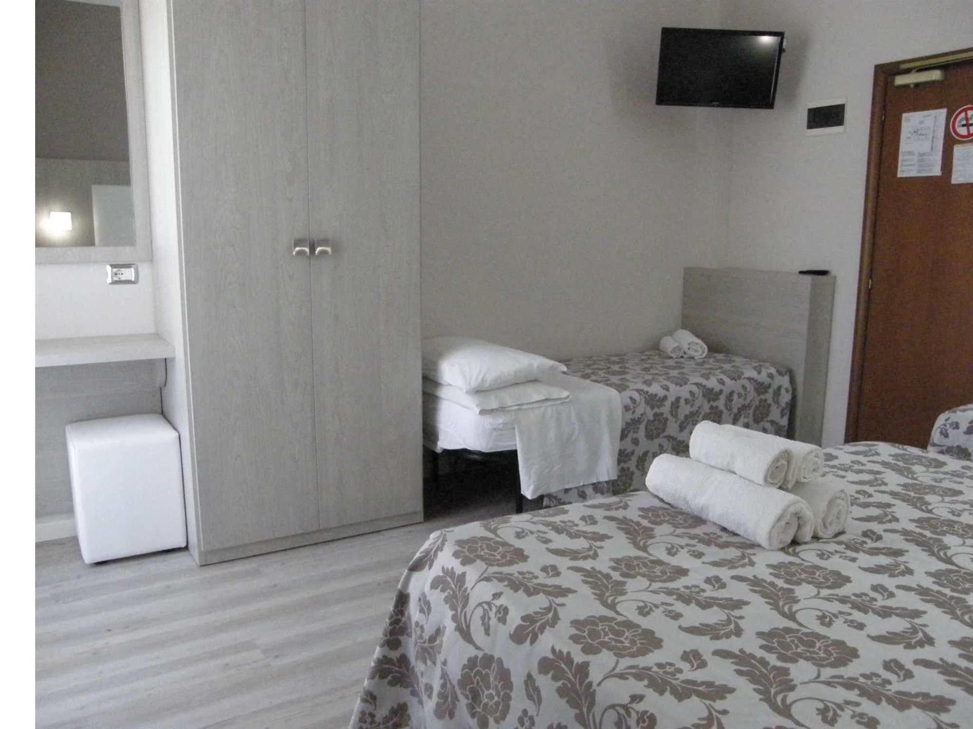 Hotel Stefan Room & Breakfast Гатео а Маре Екстериор снимка